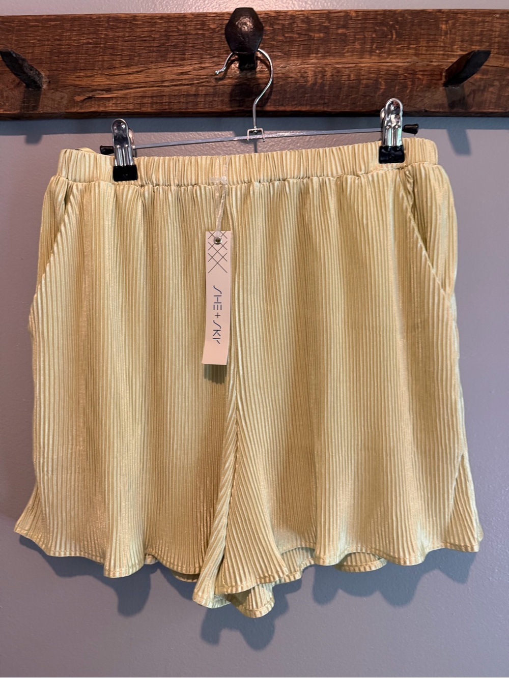 She + Sky Pale Yellow/Lime Ribbed Elastic-Waist  Shorts